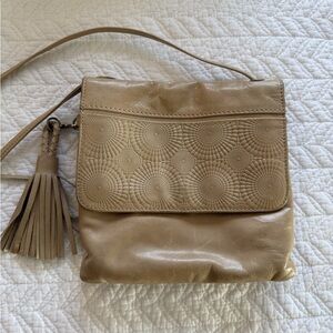 Elegant Tan Leather Crossbody Bag